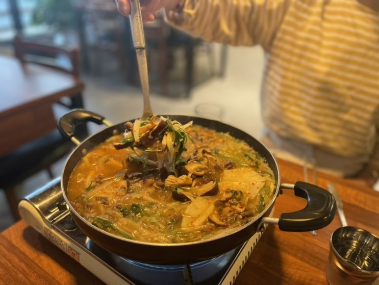  율량동 조선칡냉면 본점에서 버섯찌개를 골목식당 냉면맛집이다
