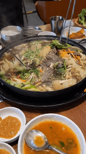  청주쌈밥/ 정식으로 배부르게 [고향축산물불고기]