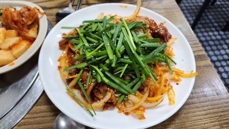  [왕십리 맛집] 소나무식당 : 가성비, 대학생이 가기 좋은 밥집 보글보글 된장찌개가 서비스로~! 내돈내산 리뷰