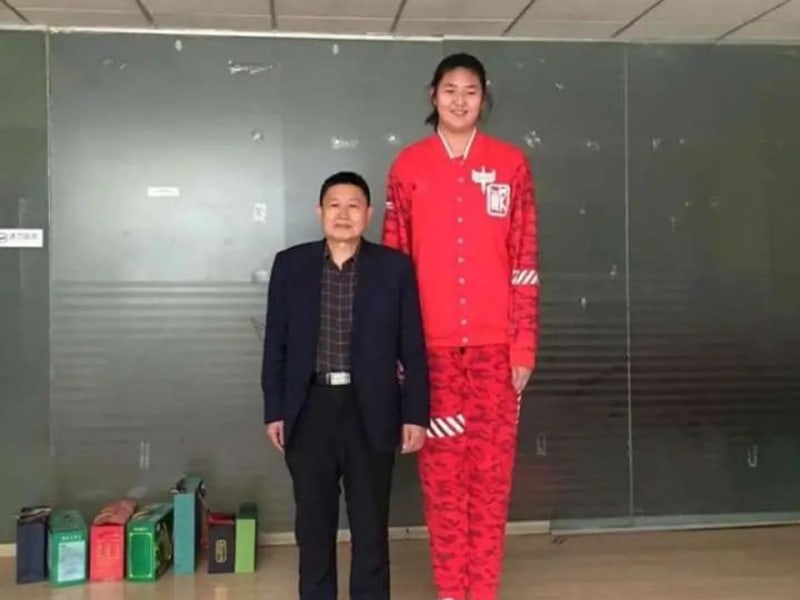 야오밍 키를 따라 잡은 226cm의 13살 소녀