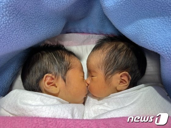 '겹쌍둥이' 출산 후 하반신 마비 산모 위해 청주시 복지역량 총동원