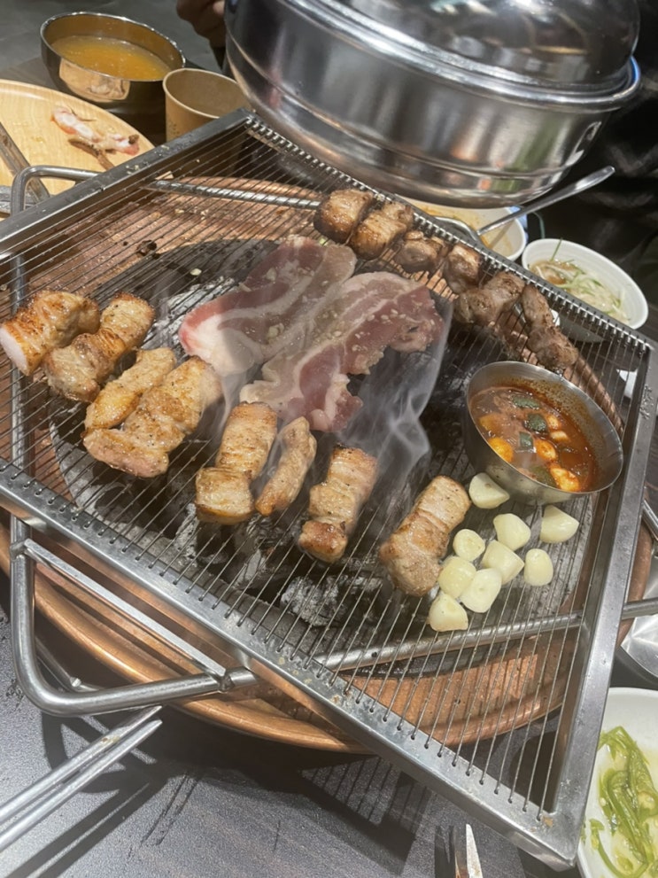  이천 숯불직화구이 육탐미 직접 구워주는 고기맛집