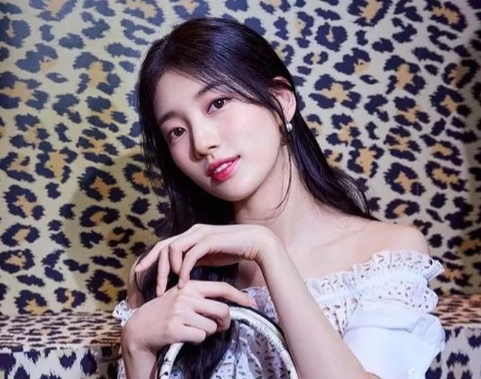 "'이두나' 촬영 마쳤다" 수지, "야호! 곧 보자" 드라마를 향한 기대감 높여 "'이두나' 촬영 마쳤다" 수지, "야호! 곧 보자" 드라마를 향한 기대감 높여