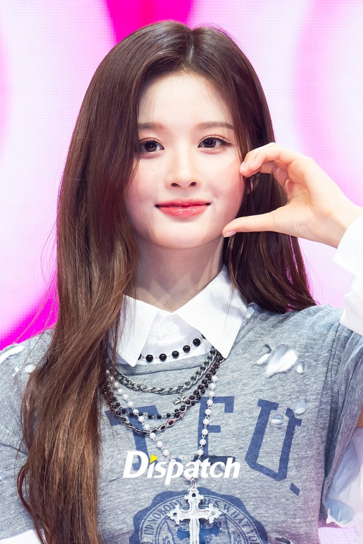 '6인조 재편 후 엑스페르고 발매한' 엔믹스 설윤, 잘룩한 허리 뽐내며...요정들의 하트 날려 '6인조 재편 후 엑스페르고 발매한' 엔믹스 설윤, 잘룩한 허리 뽐내며...요정들의 하트 날려