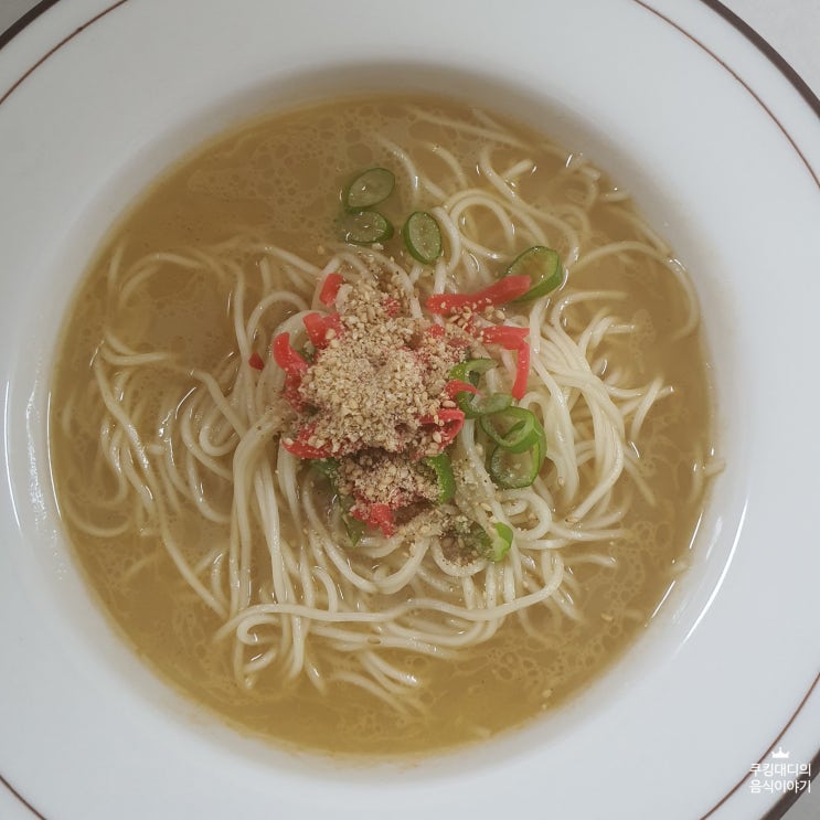  쿠루메 타이호 돈코츠 반건조 생면 라면