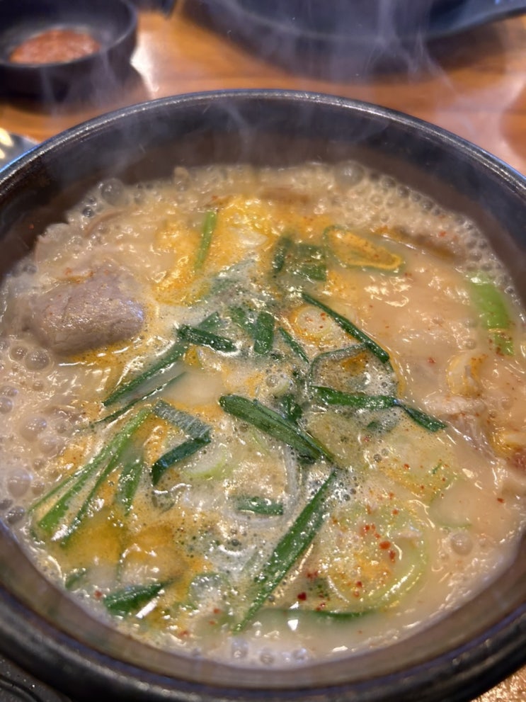  학동역 국밥 맛집 정인보 부산 돼지 국밥 깔끔하고 진한 국물 맛으로 점심을 든든하게!