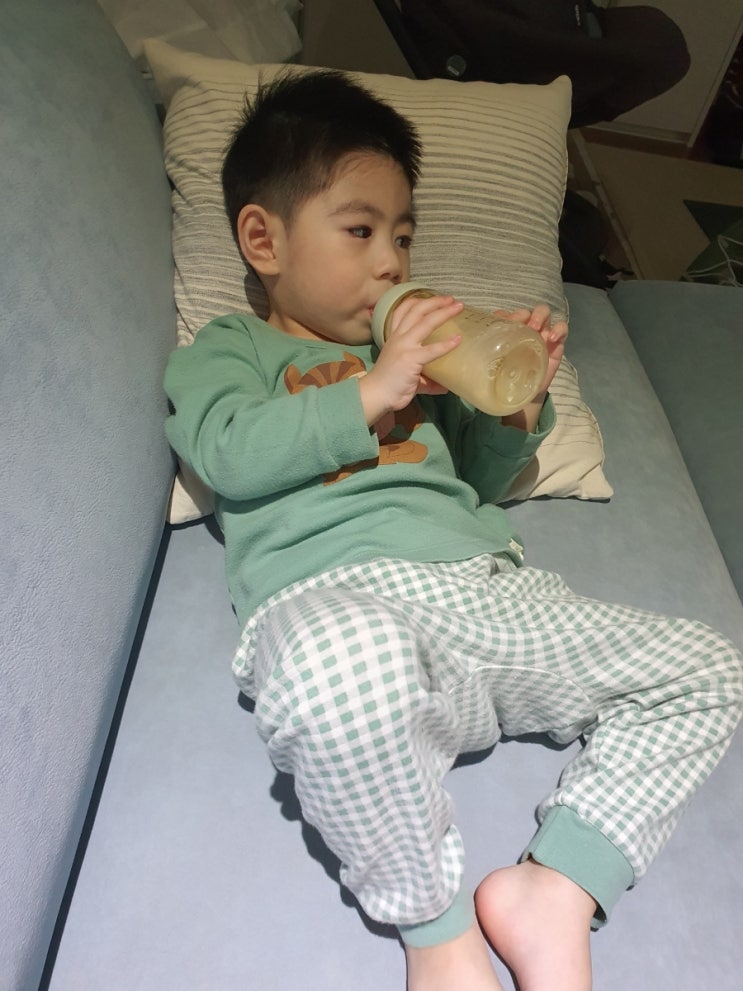  그래도 흰 우유를 마시니깐