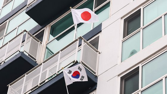 극단주의자 대통령에 투표한 사람들은 현재 행복한가요? 극단주의자 대통령에 투표한 사람들은 현재 행복한가요?