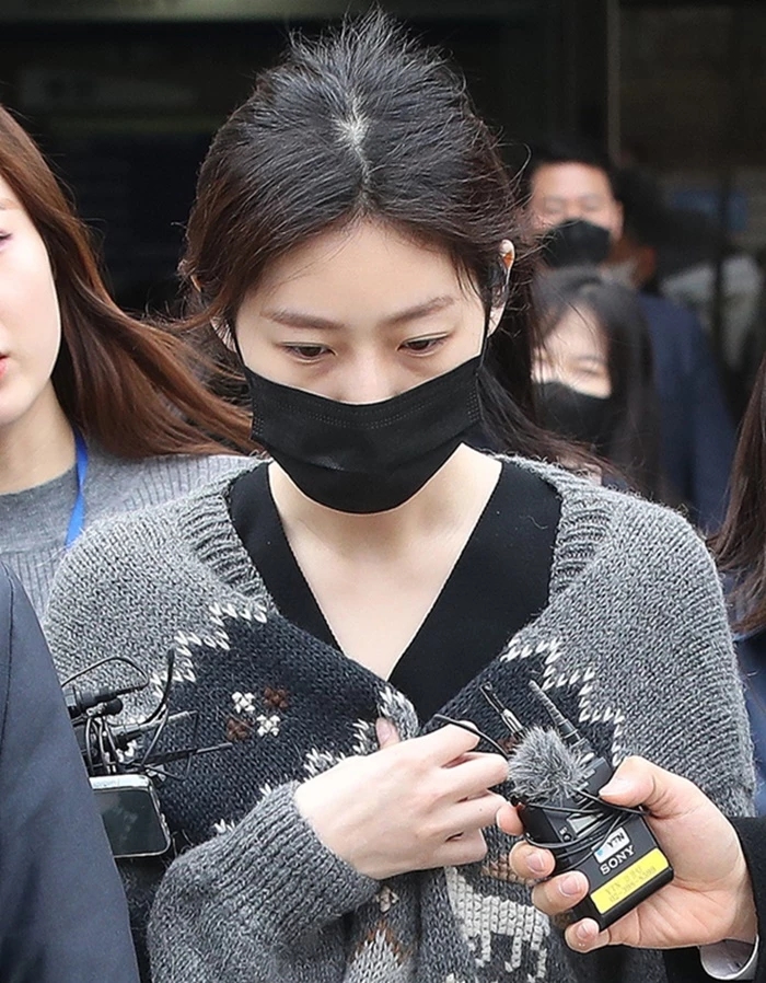 "홀덤바에서 봤다" "주점서 알바" 김새론 추락 어디까지? 생활고→도박 충격적인 목격담 "홀덤바에서 봤다" "주점서 알바" 김새론 추락 어디까지? 생활고→도박 충격적인 목격담