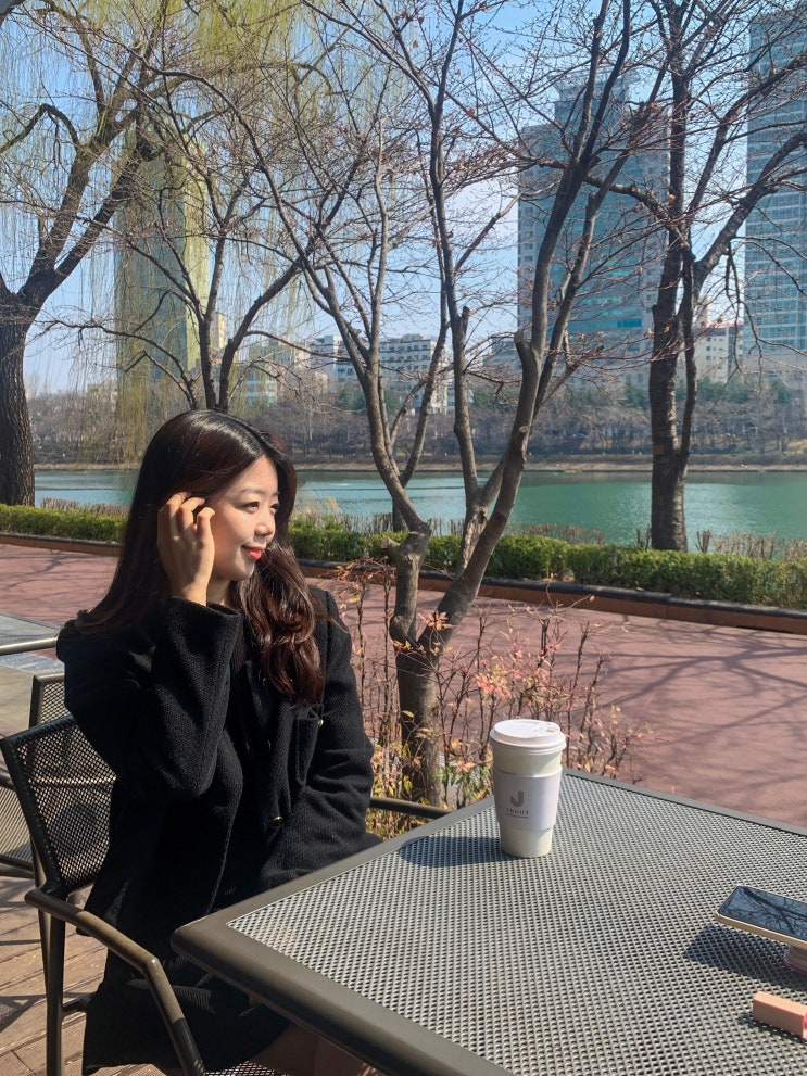  야외 테라스에서 즐기는 잠실 석촌호수 뷰 맛집 '제이바웃(jbout)'