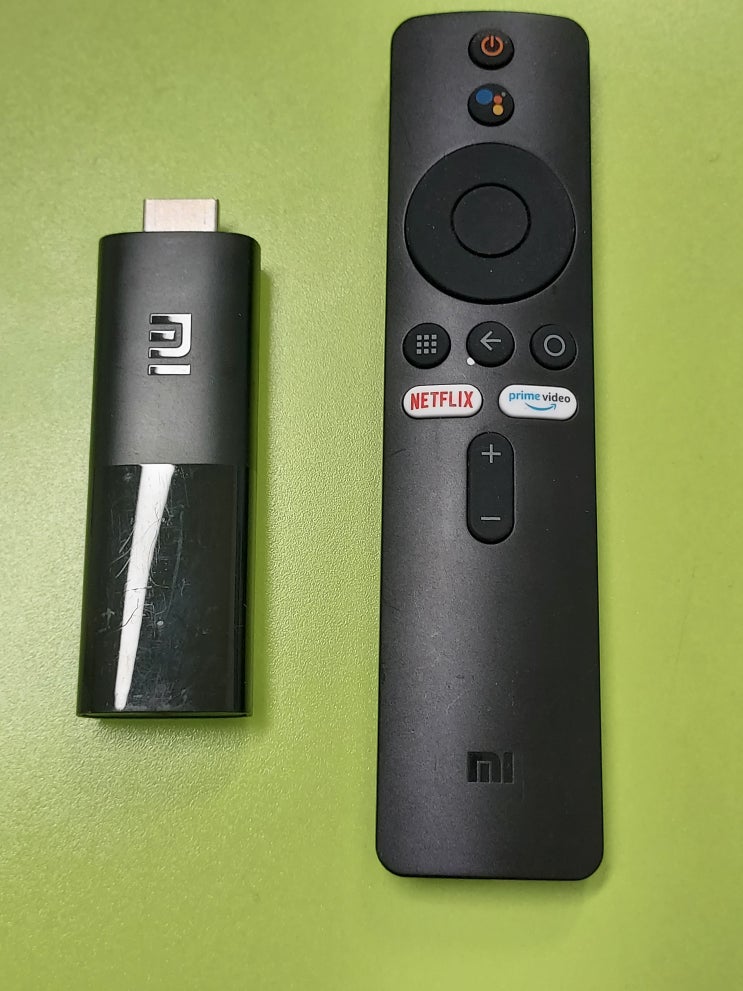  일반TV나 모니터를 스마트 TV로 만들어주는 샤오미 TV스틱 4K 셋탑