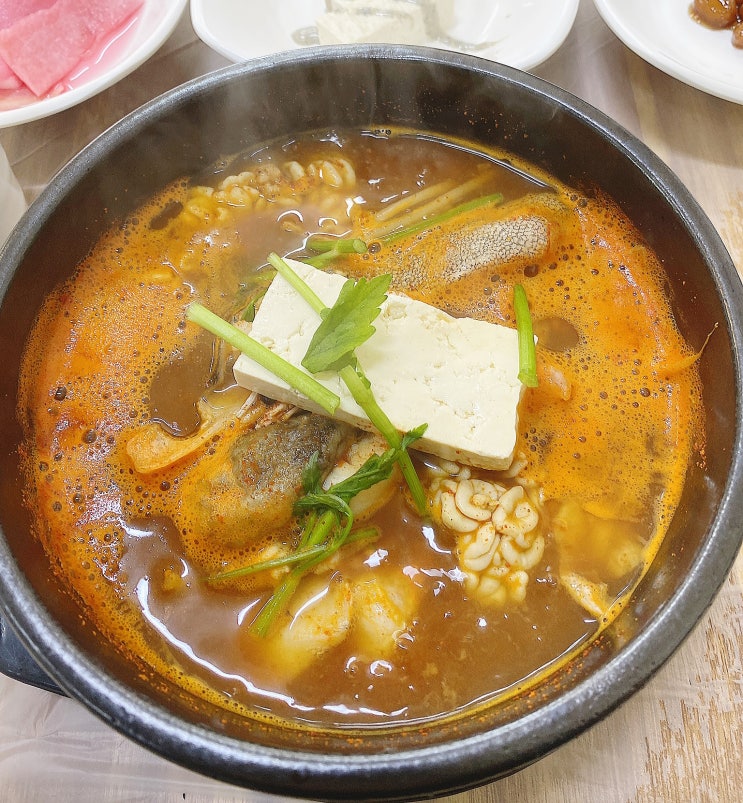  김천에서 대구뽈탕 먹으러 가볼까요? 무려 점심특선이래요. 대구왕볼찜 신음동