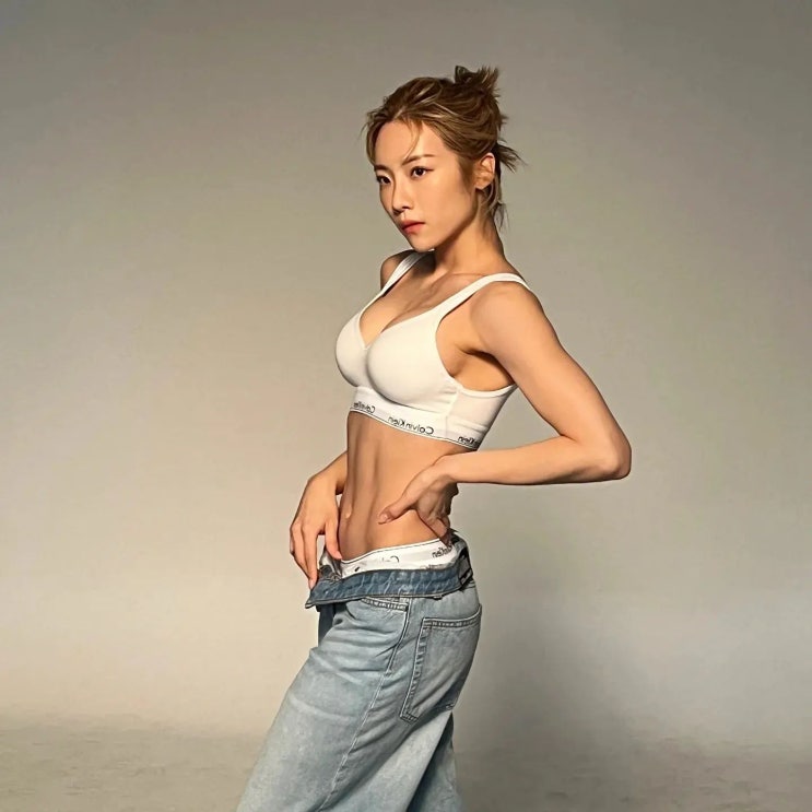 '1일 1 축구' 노리는 심으뜸, 물 고일 듯 선명한 11자 복근 뽐내는 독보적인 근육질 몸매 '1일 1 축구' 노리는 심으뜸, 물 고일 듯 선명한 11자 복근 뽐내는 독보적인 근육질 몸매