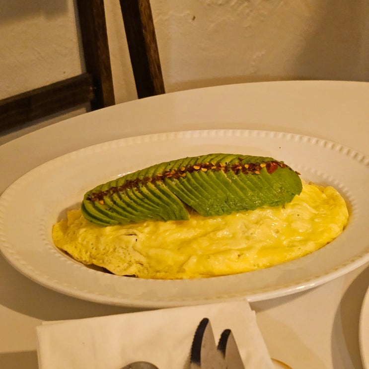  서울 용산 서울역 카페드누시 김치보카도 맛집 감성 카페