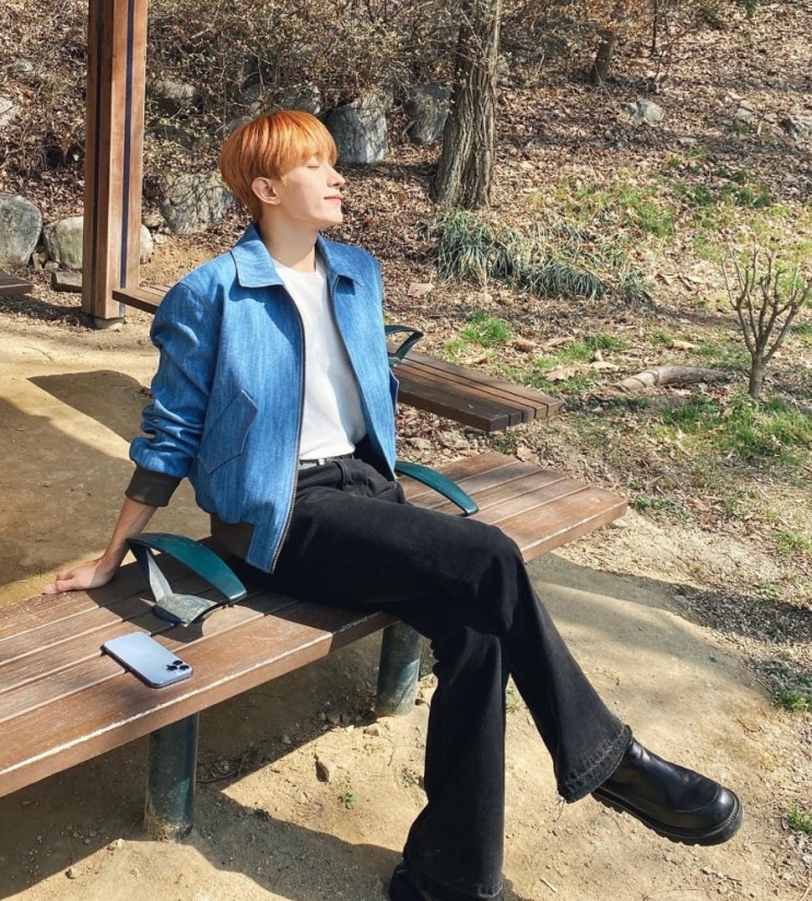  세븐틴 도겸 인스타그램 속 사복패션 따라하기 (ft. 렉토 데님점퍼 및 JW앤더슨 토트백)