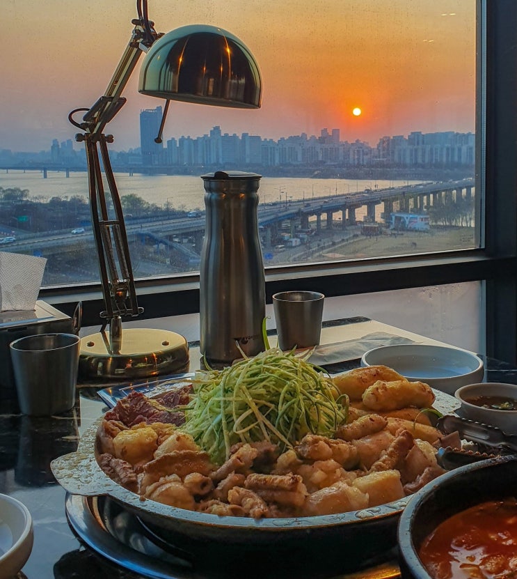  서울 한강 일몰 뷰맛집 '천호 말뚝곱창' 데이트 장소로 추천!