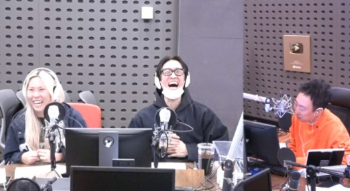 빽가 "댄서 때 박진영 형한테 혼나, '너희도 주인공인데 왜 땅을 보고 춤추냐?' 라고" (라디오쇼) 빽가 "댄서 때 박진영 형한테 혼나, '너희도 주인공인데 왜 땅을 보고 춤추냐?' 라고" (라디오쇼)