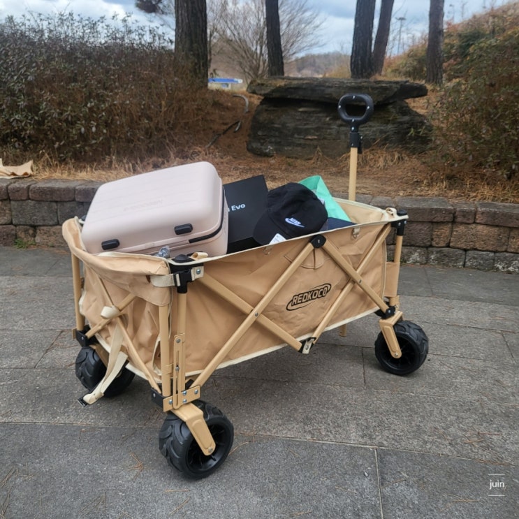 캠핑 카트 레드코코 캠핑웨건으로 물건을 쉽게 옮겼어요