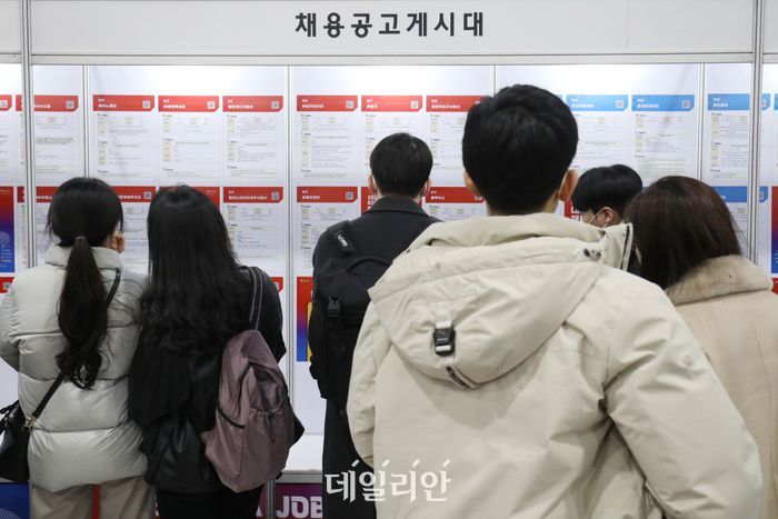 ‘경력단절여성 규모 줄었다?’…통계 뒤에 숨은 진실 ‘경력단절여성 규모 줄었다?’…통계 뒤에 숨은 진실