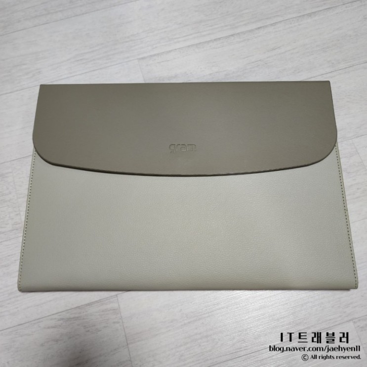 노트북 LG 그램 16 프리도스 Free DOS 제품 언박싱 및 전용 파우치 소개(1년 사용 후기 포함)