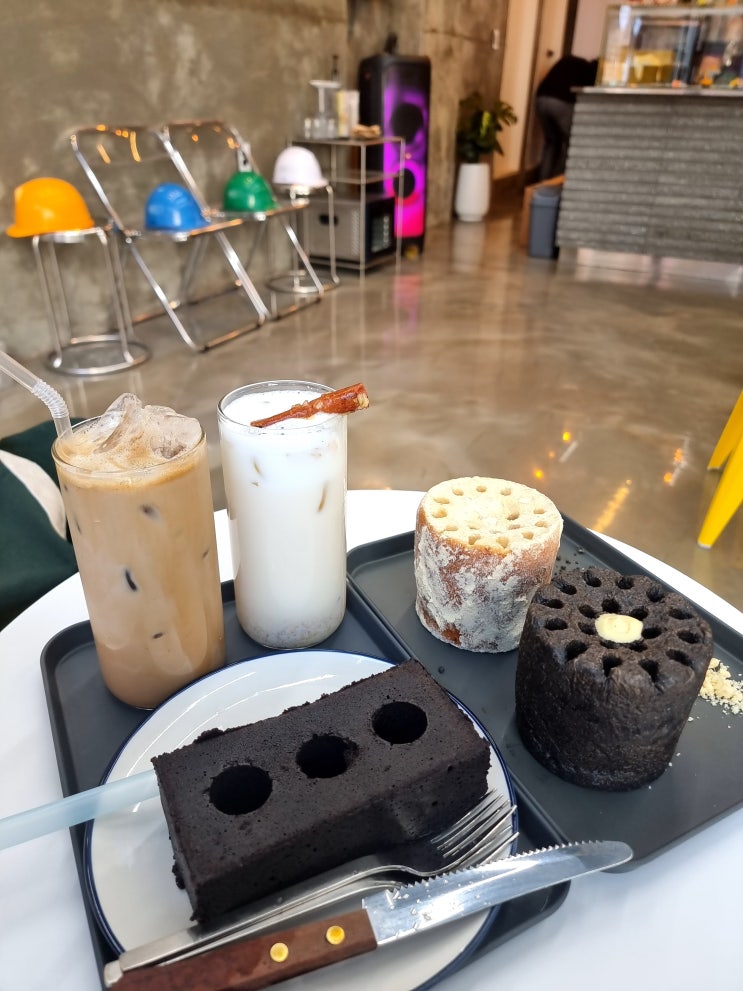  대구 지산동 카페] 수성구 연탄빵 & 벽돌케이크 맛집 신상 카페 '안전제일구역'