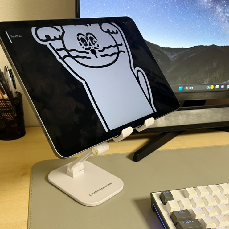  가볍고 간편한 탁상 거치대 추천 | 챌린지 하이브리드 태블릿PC 접이식 탁상 거치대