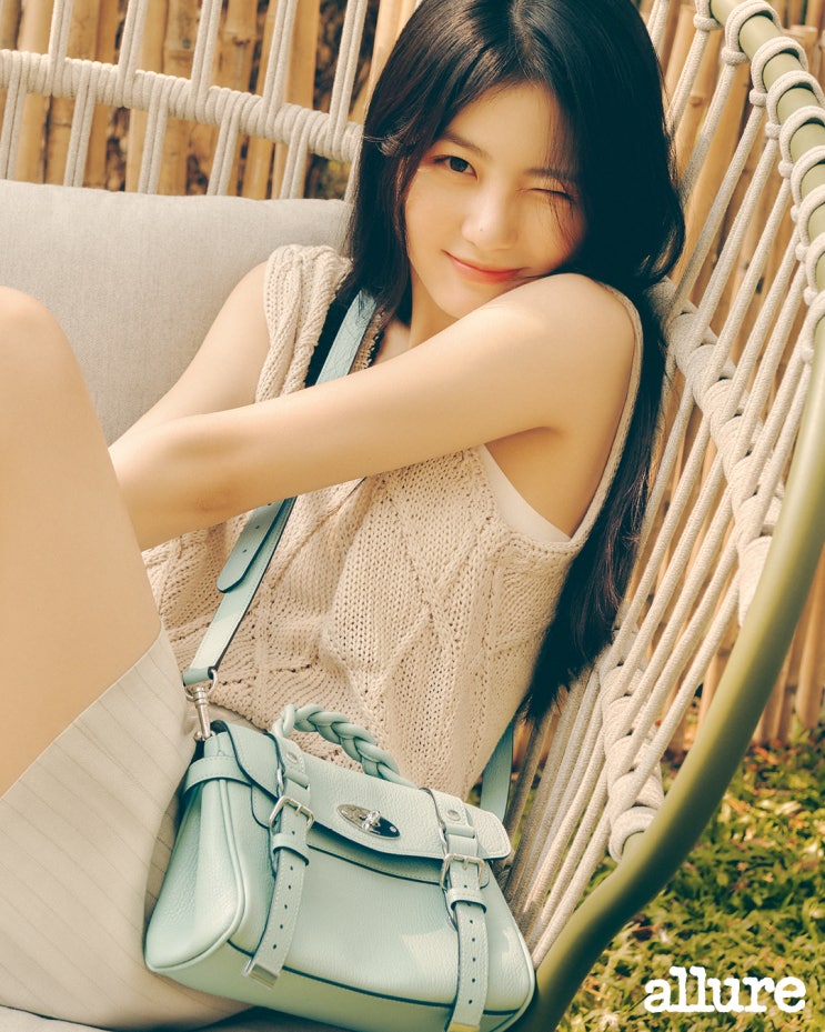 '꽃선비 열애사'로 돌아온 신예은, 태국 후아인에서 만난 '리틀 연진'의 해사한 얼굴 '꽃선비 열애사'로 돌아온 신예은, 태국 후아인에서 만난 '리틀 연진'의 해사한 얼굴