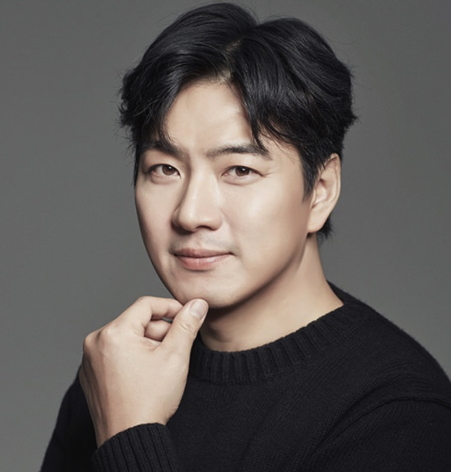  송일국 프로필 나이 배우 데뷔 작품 활동 학력 가족관계 인스타그램 대한민국만세 삼둥이 근황