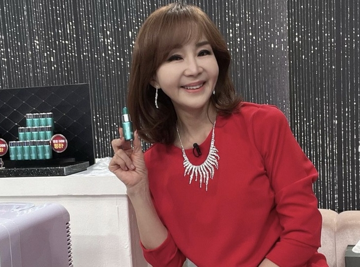 "故 개그우먼 생각나" 쇼호스트 유난희, "제 정신인가?" 화장품 팔다 '고인 모독' 논란 "故 개그우먼 생각나" 쇼호스트 유난희, "제 정신인가?" 화장품 팔다 '고인 모독' 논란