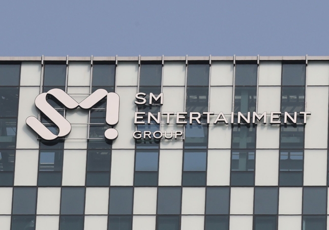 에스엠 주가, 8만원대로 하락?…공개매수 거품, 선물투자자는 이미 알고 있다 에스엠 주가, 8만원대로 하락?…공개매수 거품, 선물투자자는 이미 알고 있다