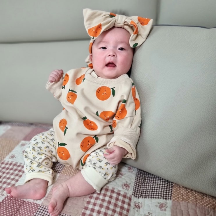  귀여운깔맞춤아기옷  착용한 4개월아기 하윤이의 소소한 일상 (D+121)