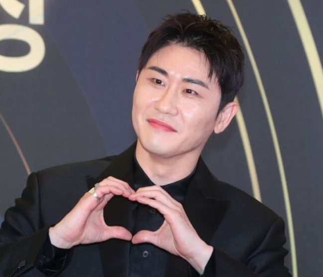 영탁, 7년 몸 담아 온 소속사 밀라그로와 결별..."첫 시작 잊지 않겠다" 영탁, 7년 몸 담아 온 소속사 밀라그로와 결별..."첫 시작 잊지 않겠다"