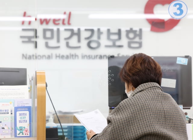 월급 1억1000만원 넘는 직장인 3326명…건보료만 400만원 월급 1억1000만원 넘는 직장인 3326명…건보료만 400만원