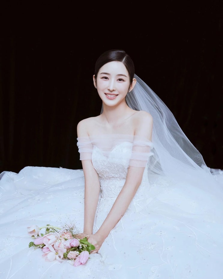 깜짝 결혼 발표한 '하트시그널' 박지현, 예비신랑 정체가 밝혀졌다...과거 밝힌 이상형 재조명 깜짝 결혼 발표한 '하트시그널' 박지현, 예비신랑 정체가 밝혀졌다...과거 밝힌 이상형 재조명
