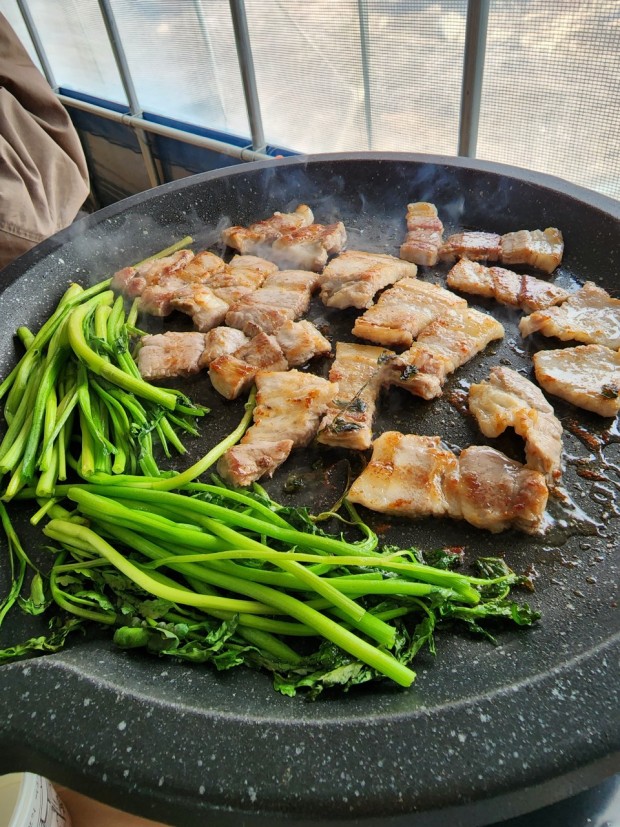  미나리삼겹살 맛있게 먹기^^