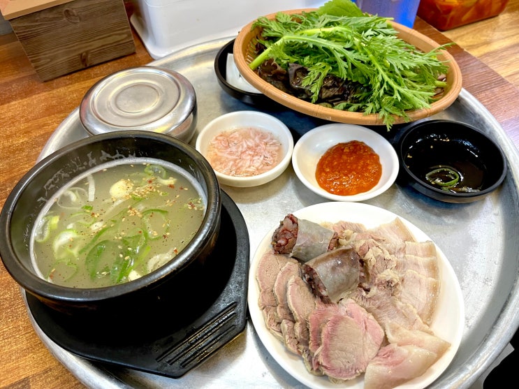  부산역 초량역 돼지 국밥 맛집 우리돼지국밥 : 초량시장 내 위치한 처음 먹어보는 칼칼한 국물 맛의 향연
