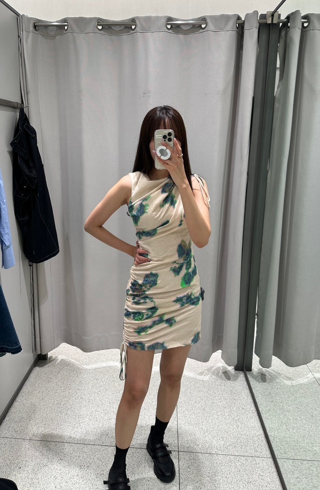  자라 블라우스, 스커트, 원피스 입어봤어요.