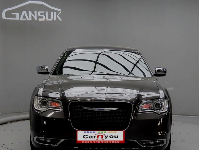  크라이슬러 더뉴300C 중고차 희소성 있는 대형세단