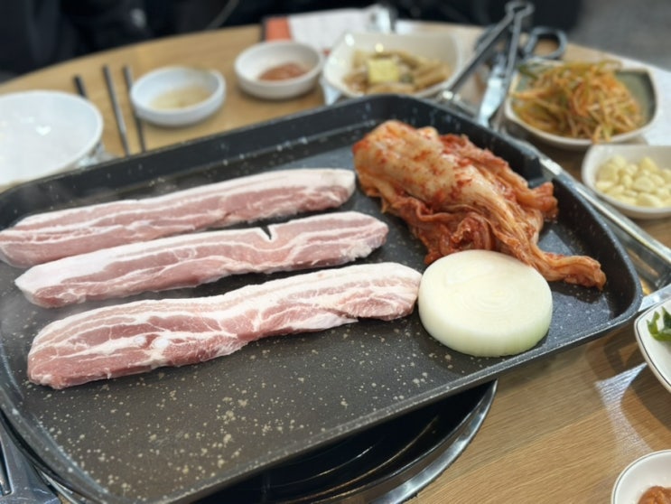  일산 웨스턴돔 아우성 거북솥 김치삼겹살 막걸리랑 먹은 후기 + 오브커피