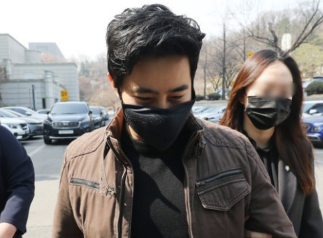 이근, 유튜버 구제역 결투 신청 수락…“조건은 유튜브 계정 삭제” 이근, 유튜버 구제역 결투 신청 수락…“조건은 유튜브 계정 삭제”
