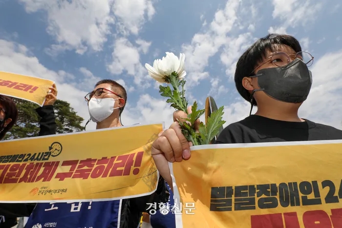 "시한부 선고받자 두려웠다…내 죽음 말고, 내 발달장애 아이들 삶이”