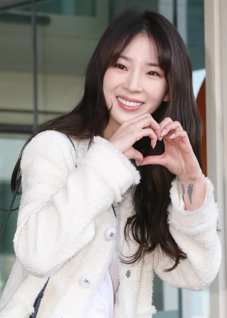 밀착 시스루 드레스 선보인 '톱모델' 아이린, 얇은 드레스 재질로 속옷 라인까지 그대로 노출 밀착 시스루 드레스 선보인 '톱모델' 아이린, 얇은 드레스 재질로 속옷 라인까지 그대로 노출