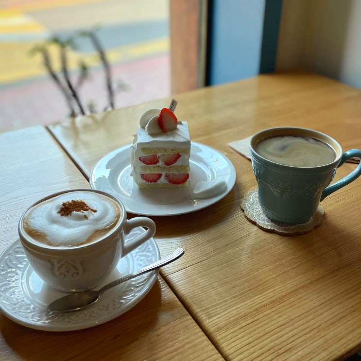  #230325 서울 홍대 - 카페 퐁포네뜨