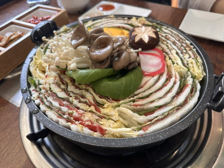  일산 가로수길 밀푀유나베 홍대스앤샤 칼국수와  오꼬노미야끼 먹을 수 있는 핫플