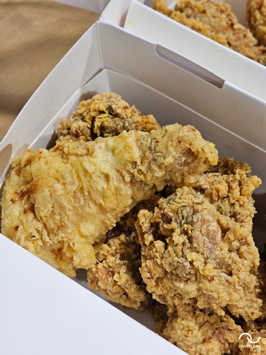 치킨플러스 공항점 사진 3