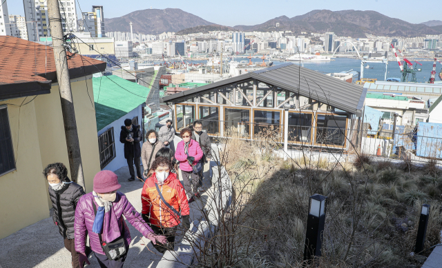 "집 나서면 오르막길" 독거노인 비만 부르는 안타까운 '집콕'[이슈 추적, 왜?]