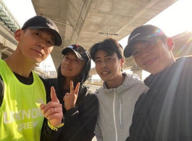 박보검, 러닝에 진심인 편…션→진태현과 또 달렸다 박보검, 러닝에 진심인 편…션→진태현과 또 달렸다
