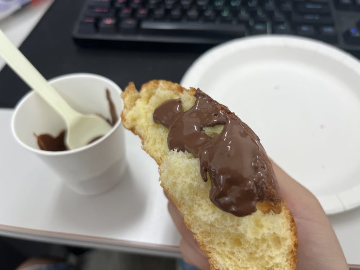  포켓몬빵 발챙이에 달달한 누텔라 발라먹기