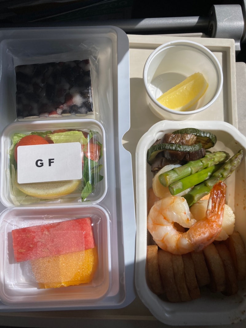 대한항공 인천-오사카행 특별 기내식 후기 : 식사 조절식(글루텐제한식, 저열량식) | B777-200, A330-300 좌석 후기 |  인천공항 라운지L : 네이버 블로그