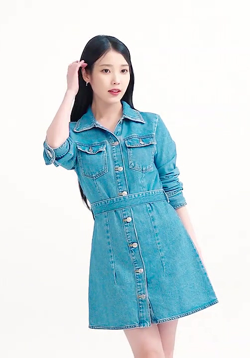 아이유 자라 데님 원피스 가격 봄 추천 여성 패션 아이템 펩시 모델 의상